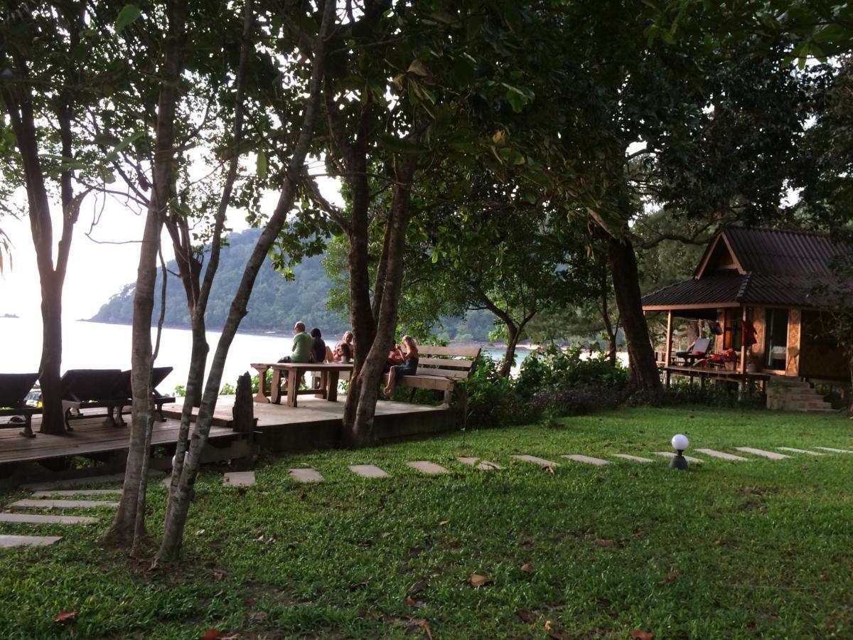 Starlight Beach Resort Koh Phayam Exterior photo